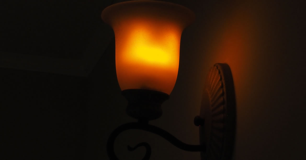 炎のゆらぎで、やすらぎの演出ができる LED炎セラピー電球