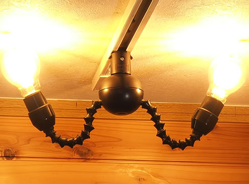 1つの灯具で2方向照らせる多機能スポット照明｢Twinvy｣シリーズ